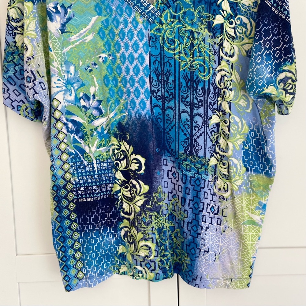 Belle by Kim Gravel Blue Green Patterned V-Neck Blouse - Picture 4 of 8